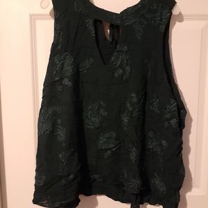 Closed V tank blouse